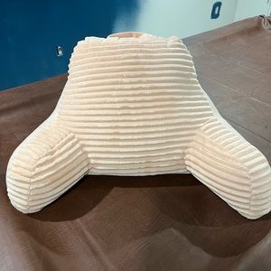 COPY - Fluffy pink bed rest.